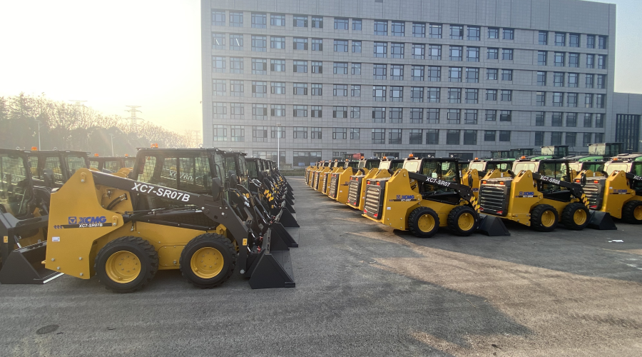 What Are the Differences Between a Loader and a Skid Steer Loader?